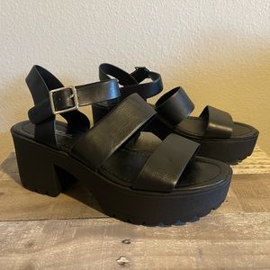 Chunky Black 90s Sandals